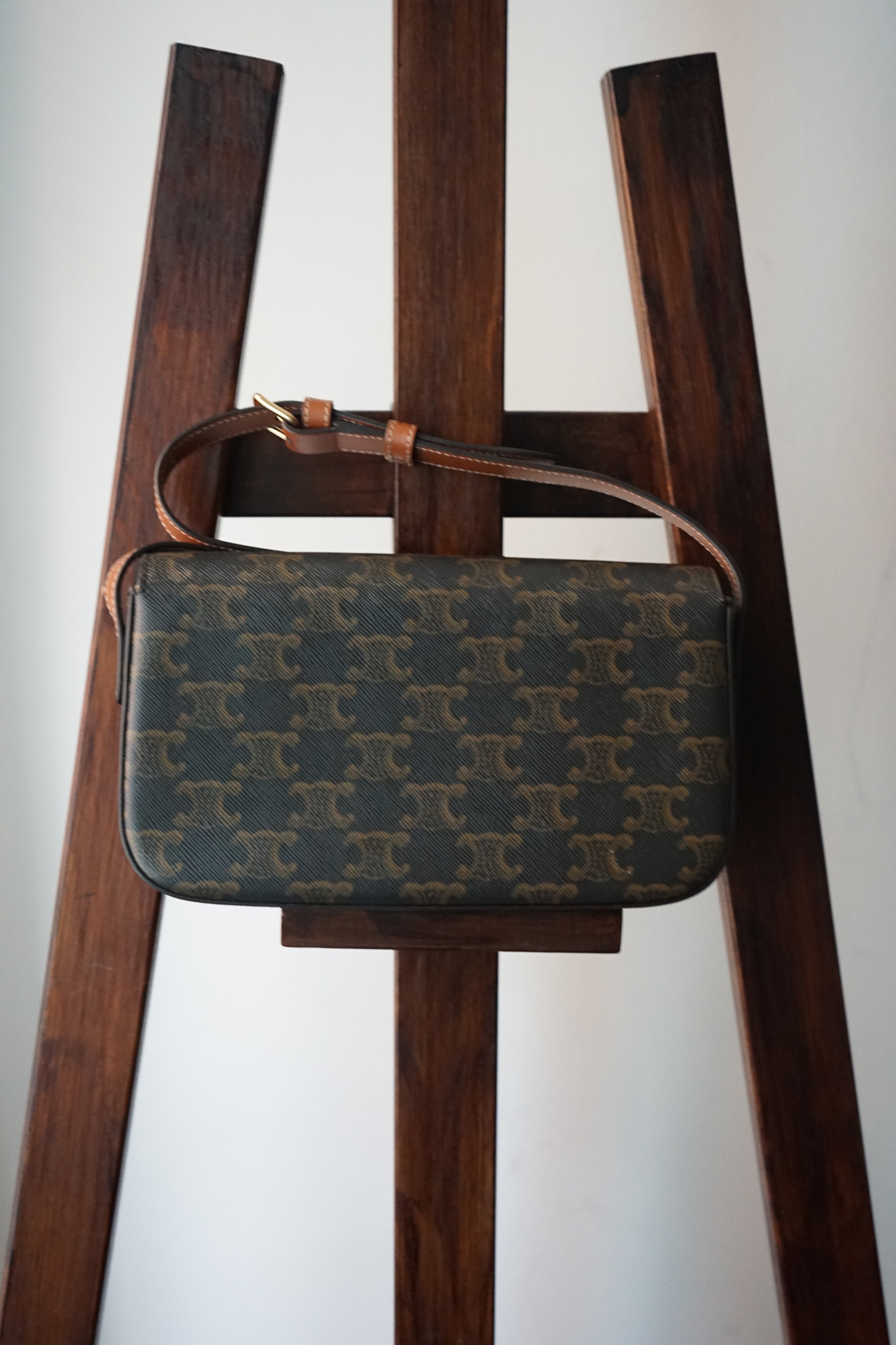 Celine sac à main Triomphe en toile imprimée et veau camel
