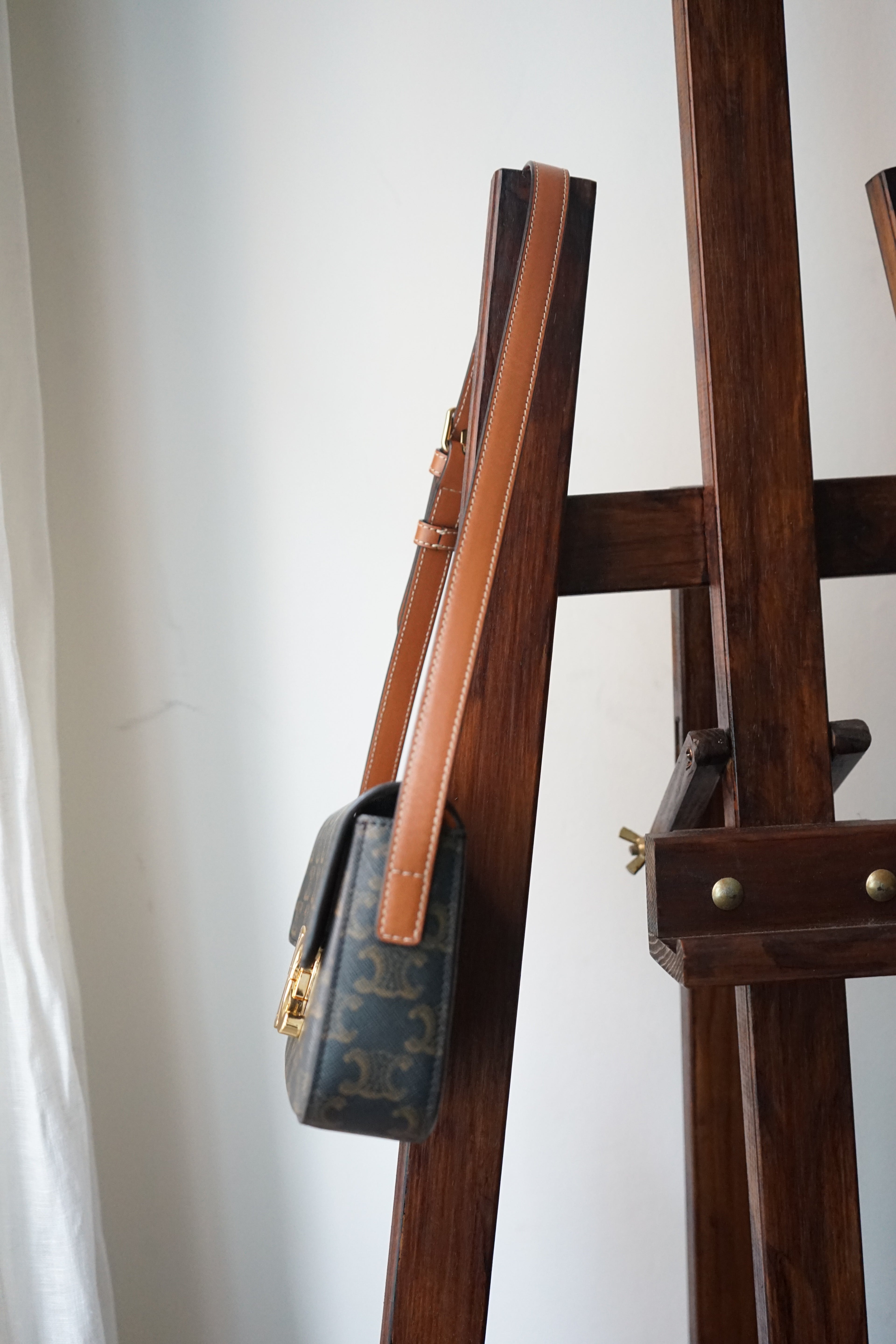 Celine sac à main Triomphe en toile imprimée et veau camel