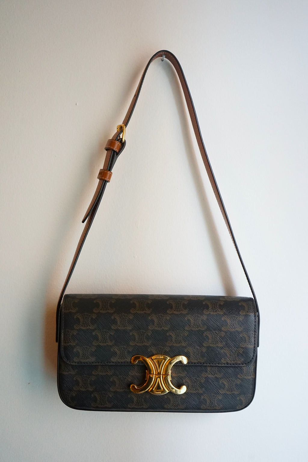 Celine sac à main Triomphe en toile imprimée et veau camel
