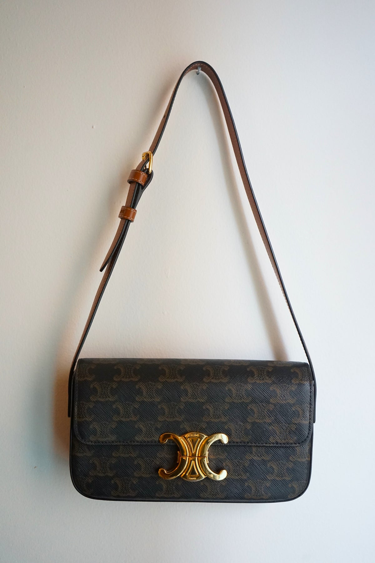 Celine sac à main Triomphe en toile imprimée et veau camel