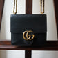 Gucci sac modèle gg marmont chain porté épaule en cuir noir