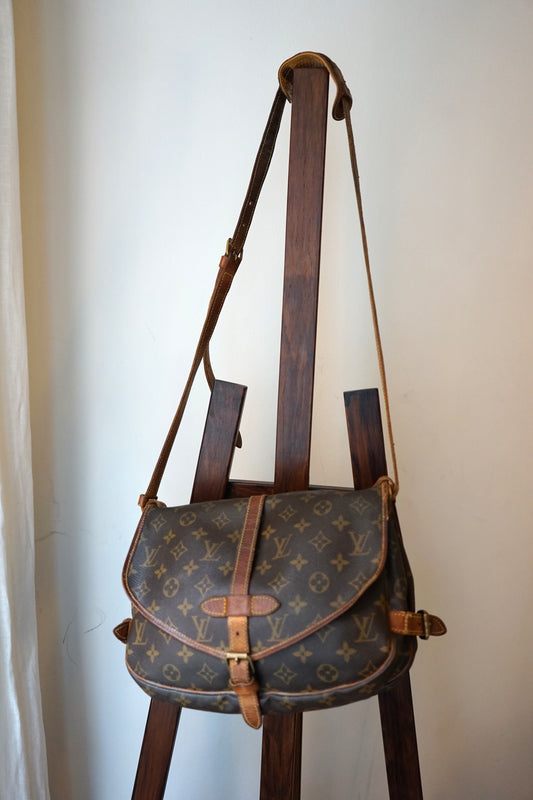 Louis Vuitton sac à main modèle Saumur en toile et cuir