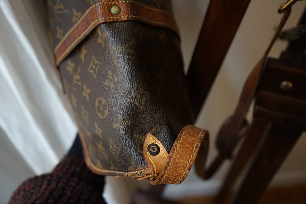 Louis Vuitton sac à main modèle Saumur en toile et cuir
