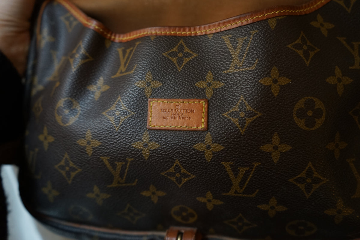 Louis Vuitton sac à main modèle Saumur en toile et cuir