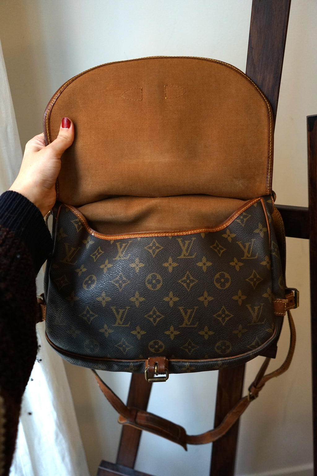 Louis Vuitton sac à main modèle Saumur en toile et cuir