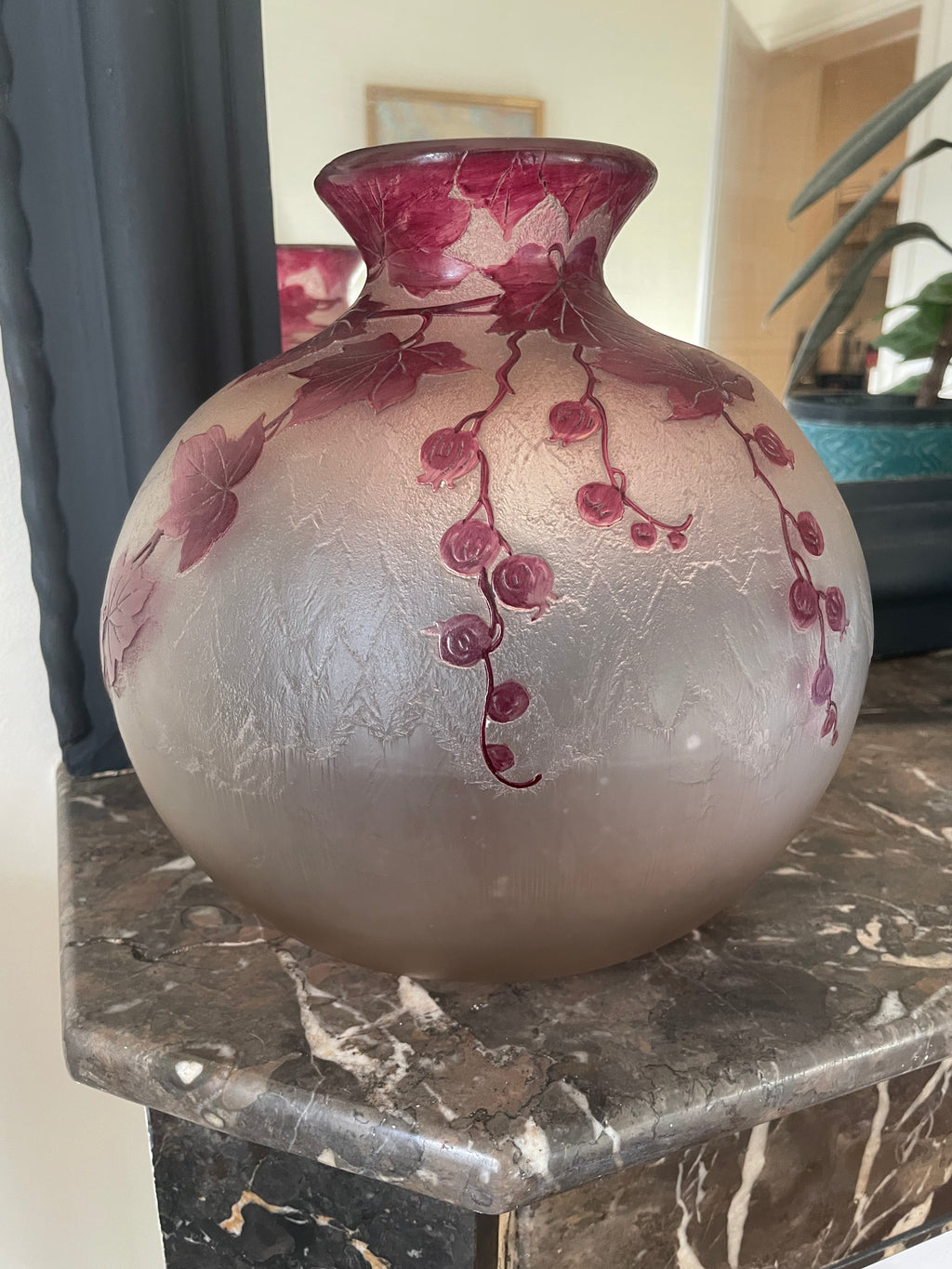 François Théodore Legras (1839 - 1916) vase boule  de la série Rubis
