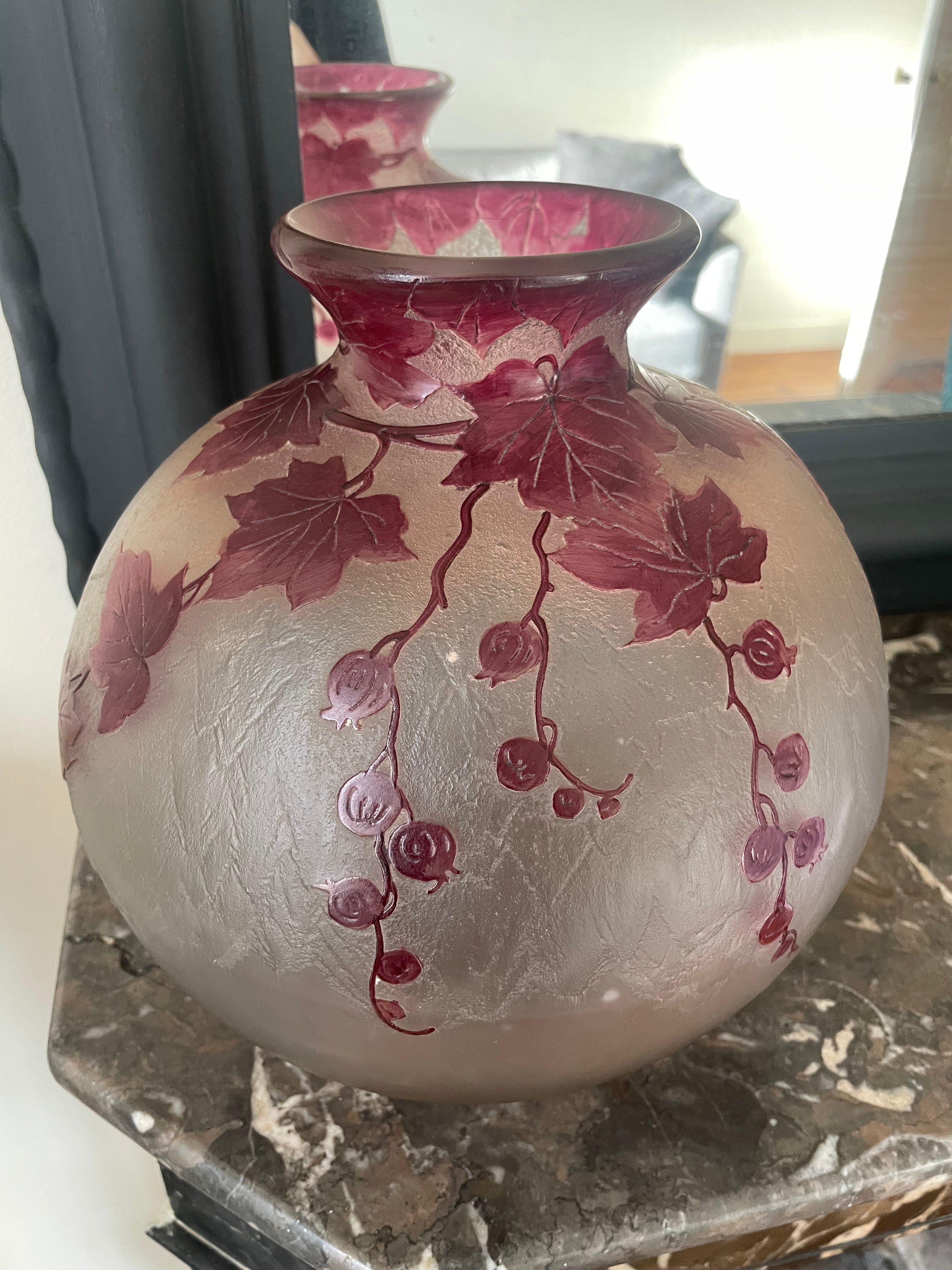 François Théodore Legras (1839 - 1916) vase boule  de la série Rubis