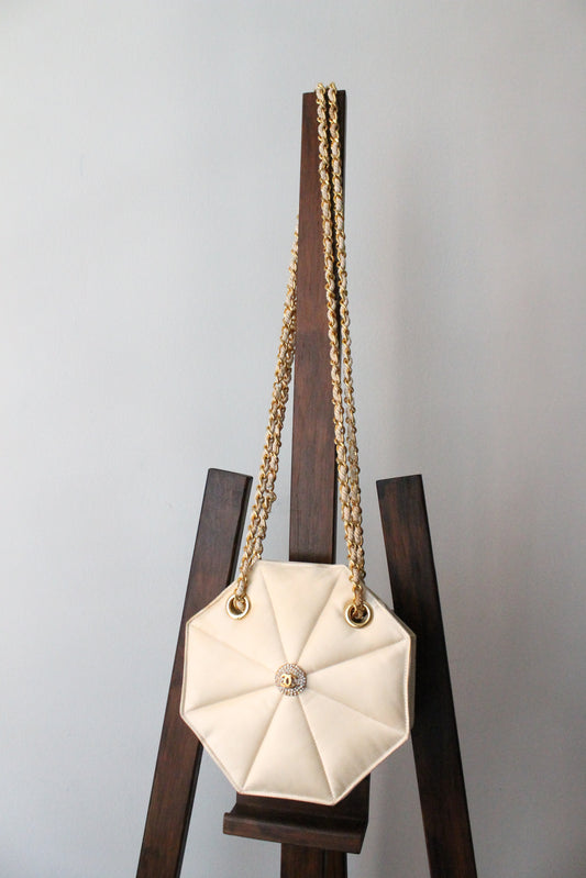 Chanel sac minaudière octogonal en soie et cuir