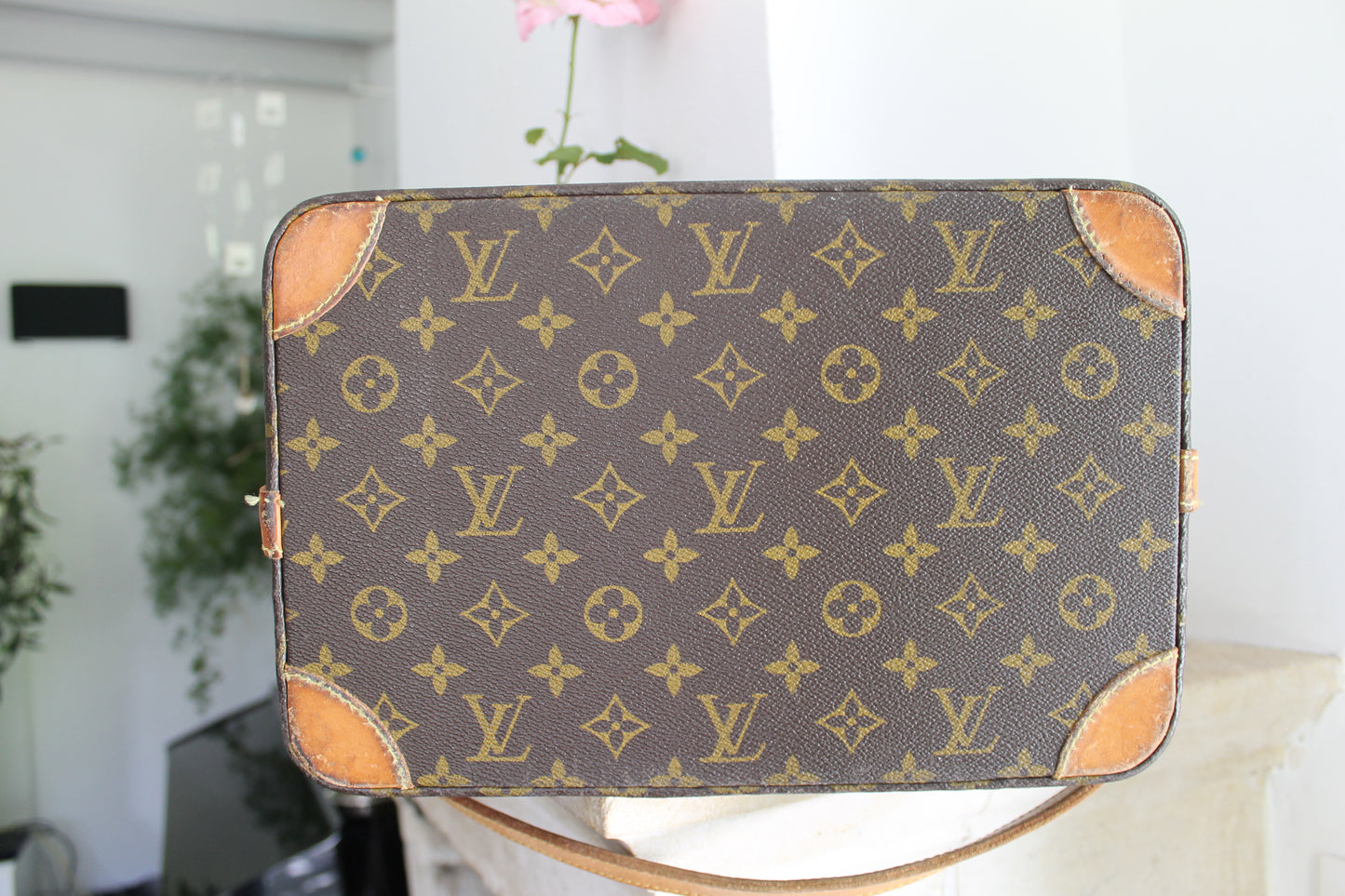 Louis Vuitton vanity rigide en toile et cuir vintage