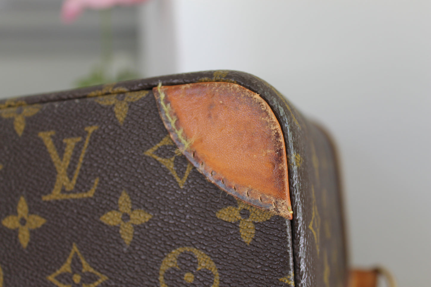 Louis Vuitton vanity rigide en toile et cuir vintage