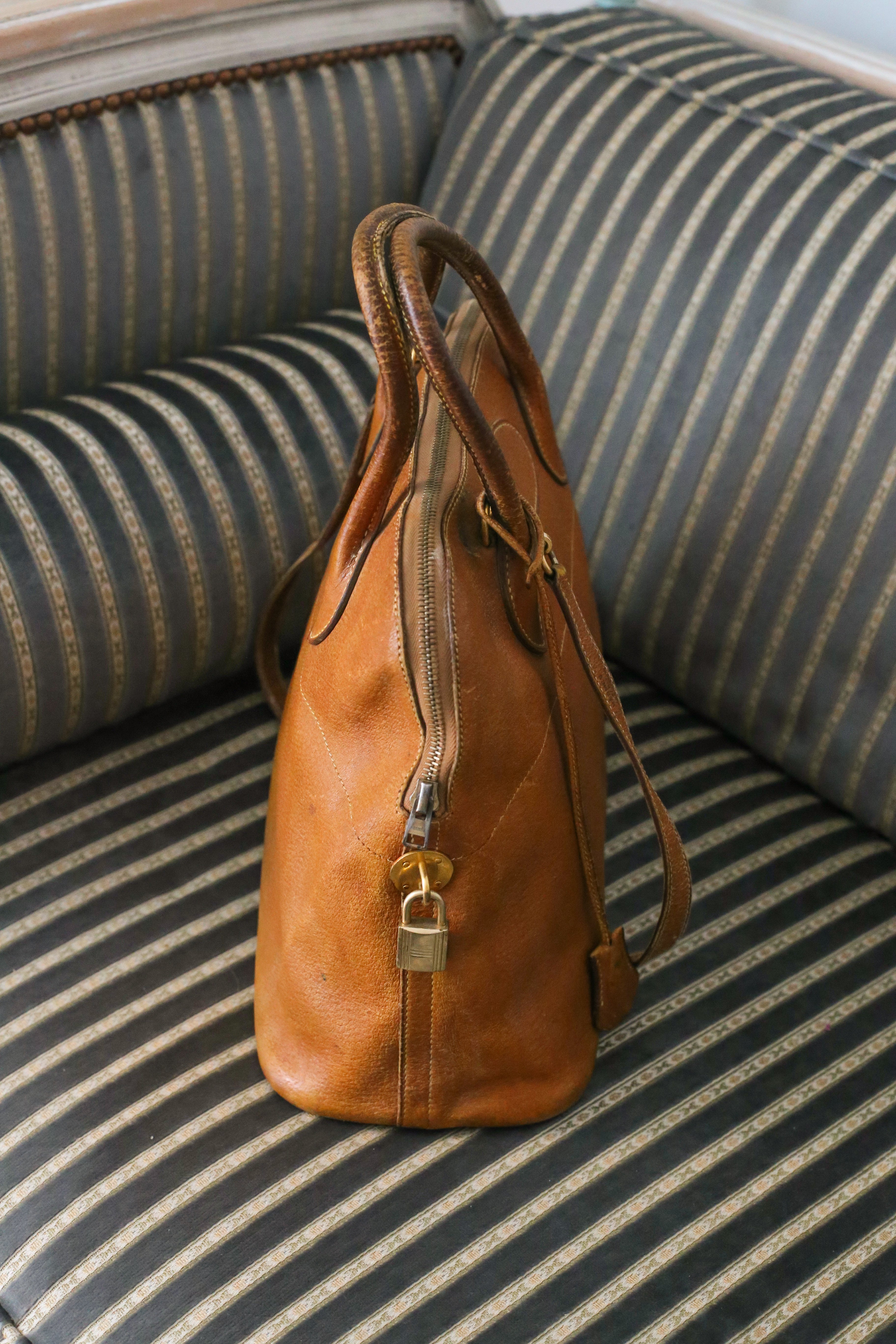 Hermès sac à main modèle bolide en cuir gold vintage