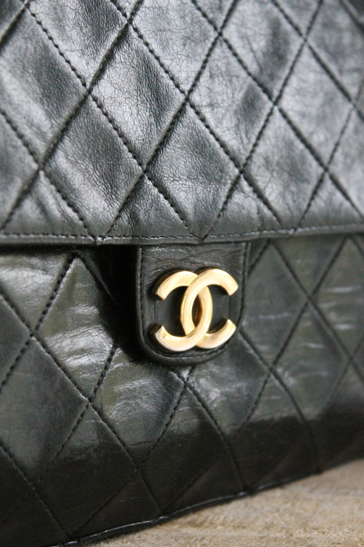 Chanel sac à main vintage en cuir noir