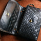Chanel sac à main modèle Timeless en cuir noir vintage