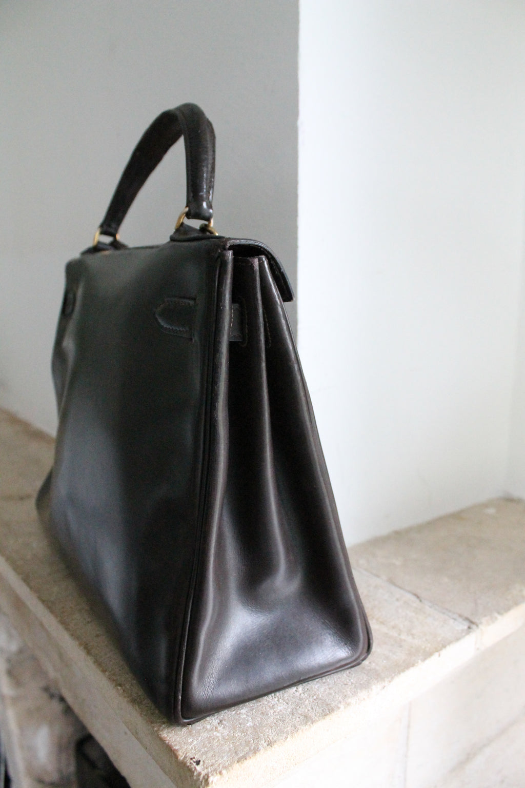Hermès sac à main vintage modèle Kelly 32 en cuir marron foncé