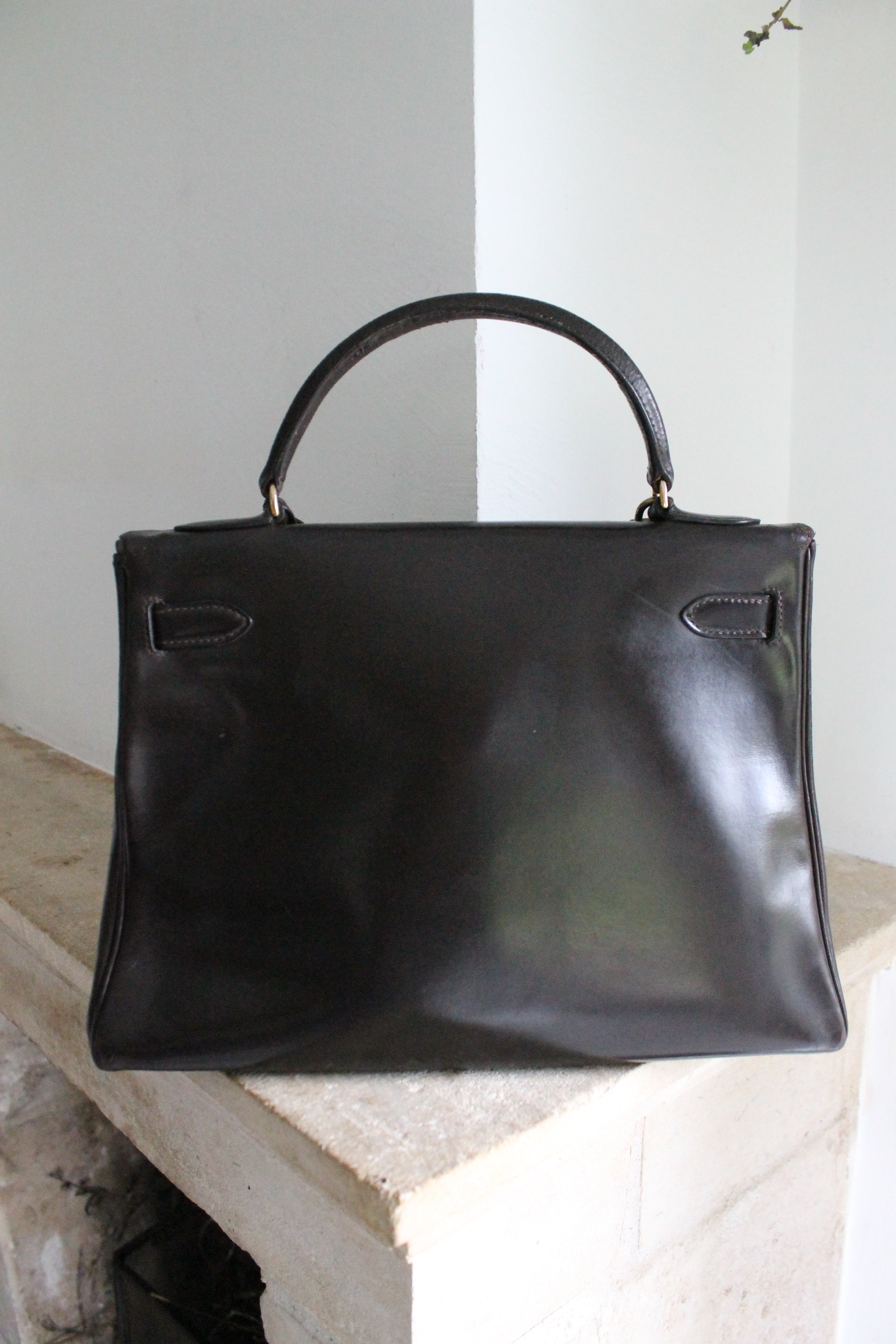 Hermès sac à main vintage modèle Kelly 32 en cuir marron foncé