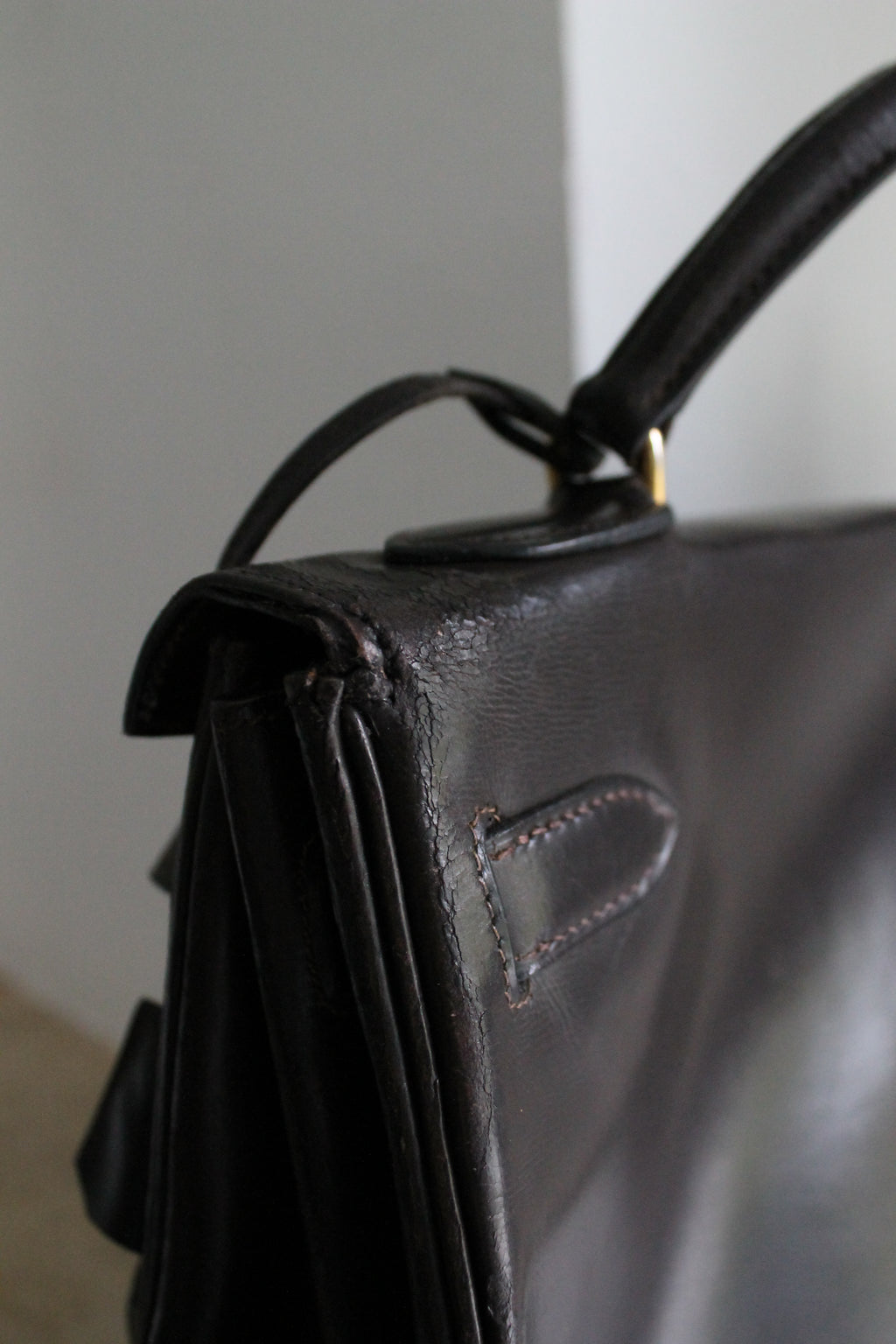 Hermès sac à main vintage modèle Kelly 32 en cuir marron foncé