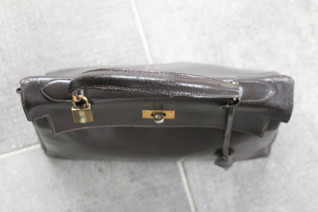 Hermès sac à main vintage modèle Kelly 32 en cuir marron foncé