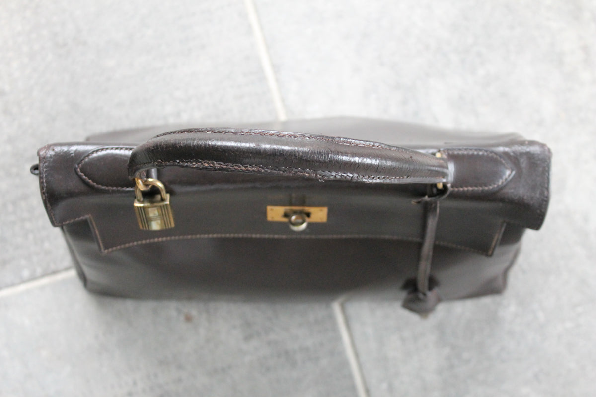 Hermès sac à main vintage modèle Kelly 32 en cuir marron foncé