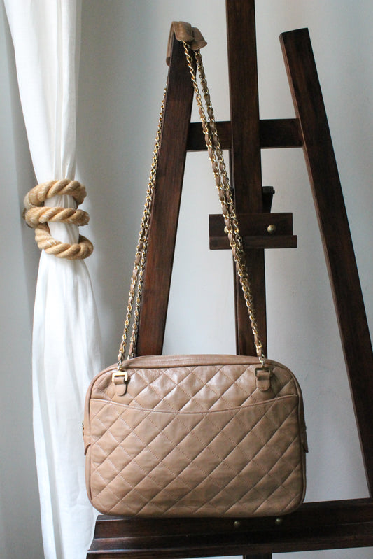 Chanel sac à main modèle Caméra en cuir beige