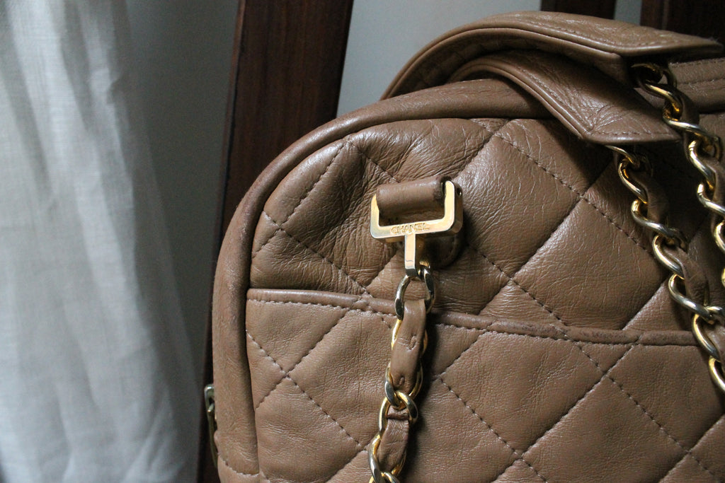 Chanel sac à main modèle Caméra en cuir beige