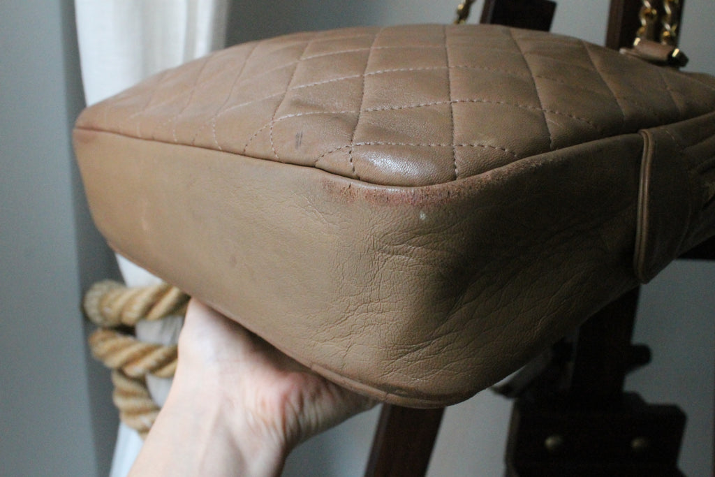 Chanel sac à main modèle Caméra en cuir beige