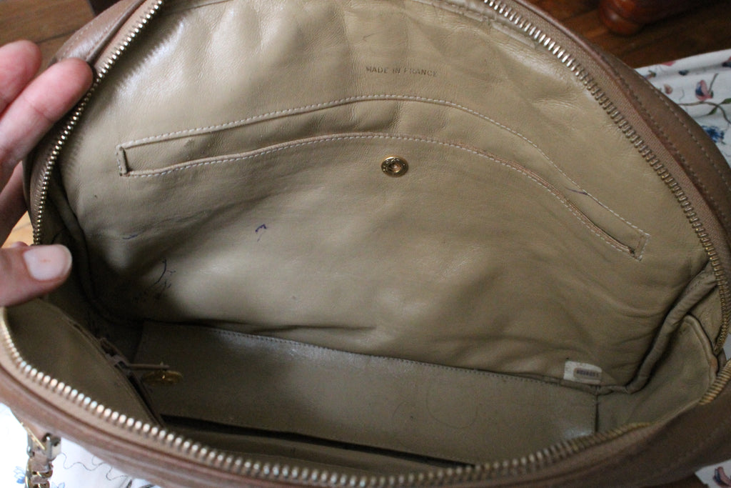 Chanel sac à main modèle Caméra en cuir beige