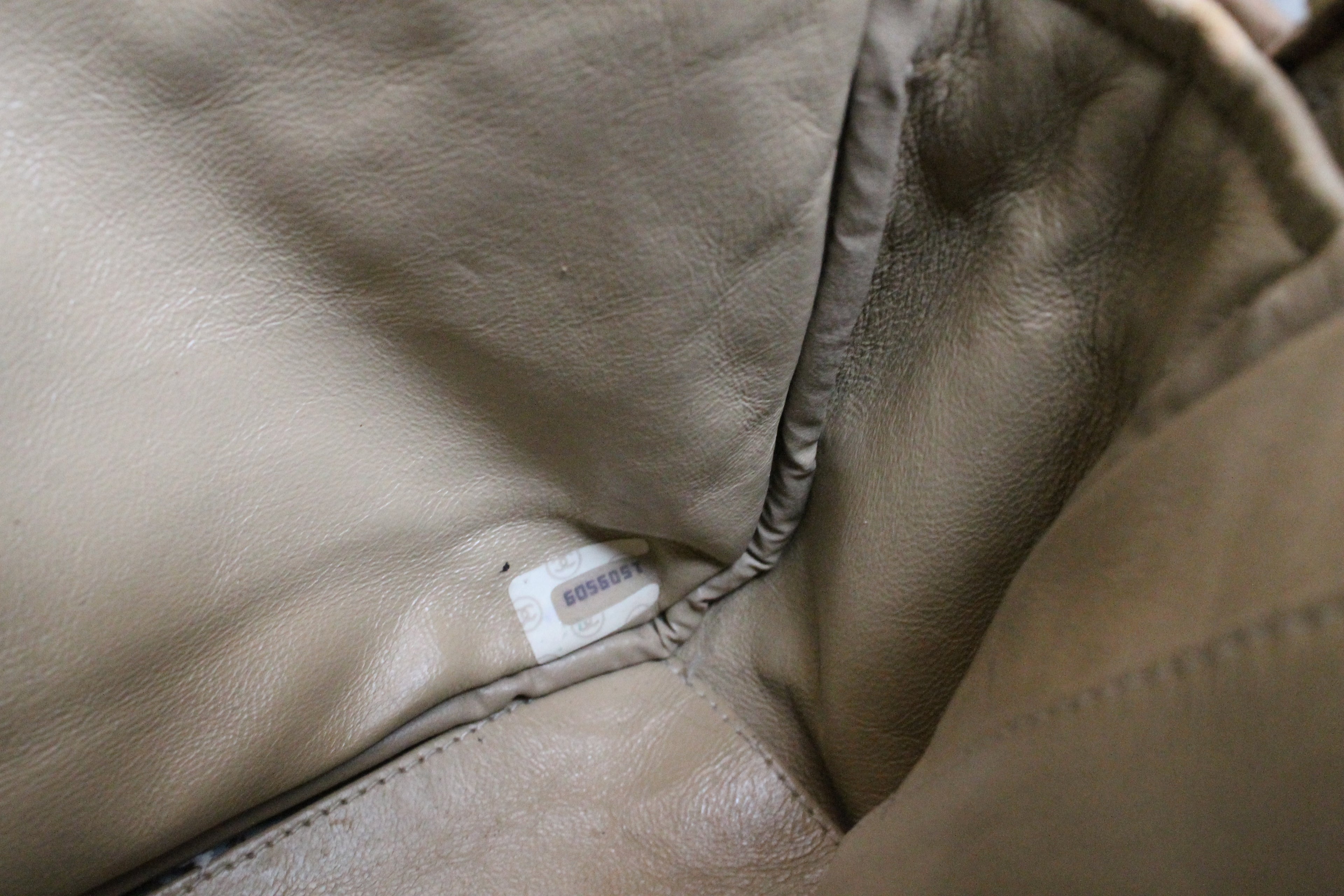 Chanel sac à main modèle Caméra en cuir beige