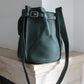 Céline sac seau modèle big bag en cuir vert