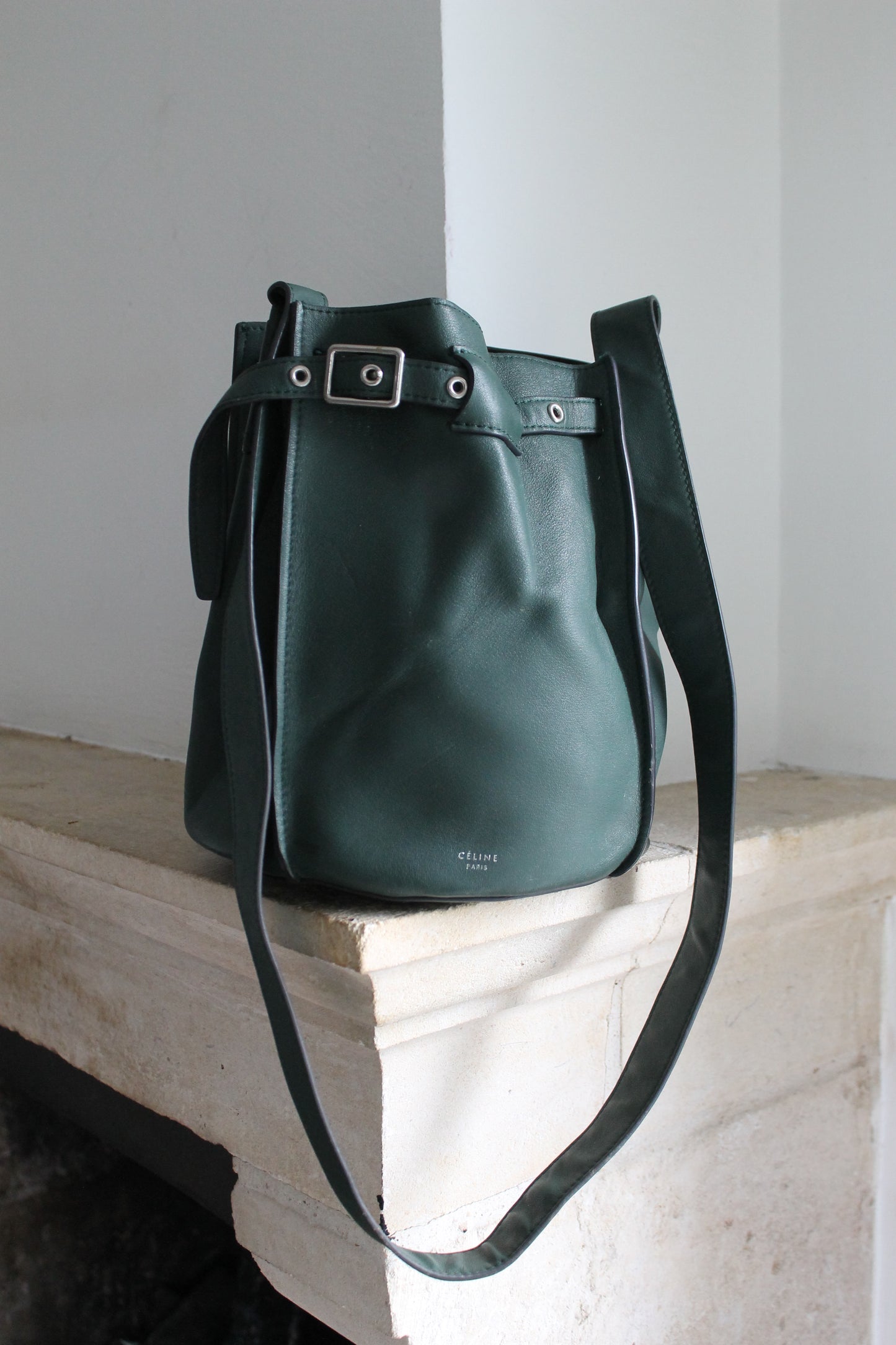 Céline sac seau modèle big bag en cuir vert