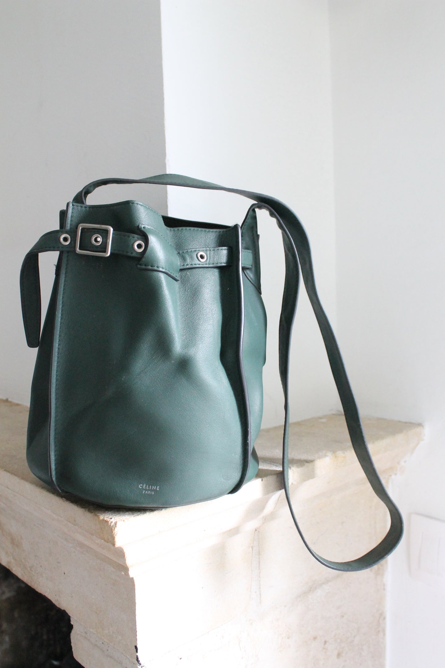 Céline sac seau modèle big bag en cuir vert