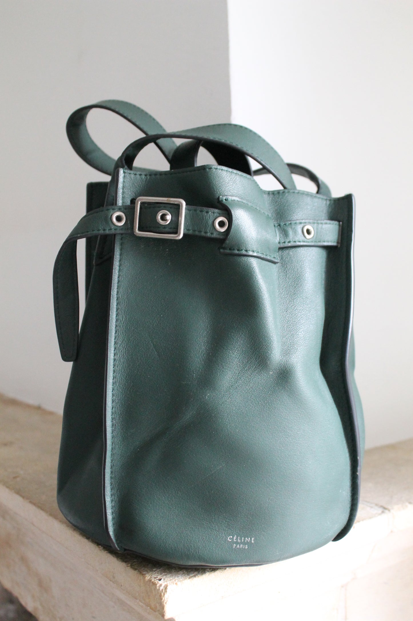 Céline sac seau modèle big bag en cuir vert