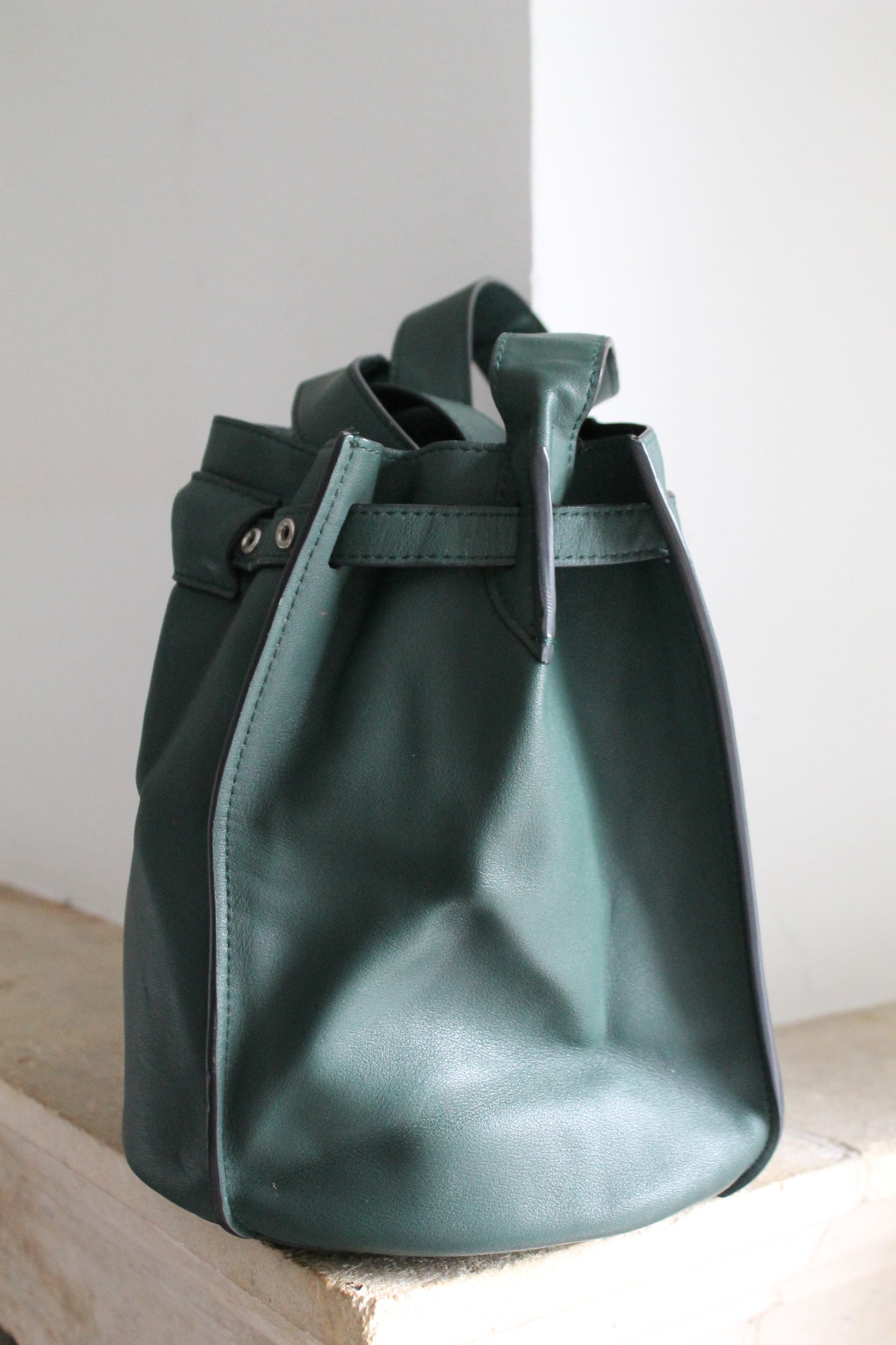 Céline sac seau modèle big bag en cuir vert