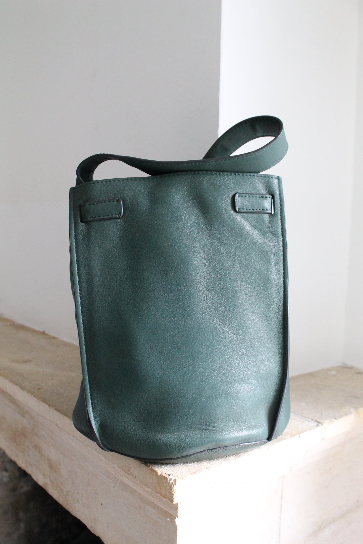 Céline sac seau modèle big bag en cuir vert