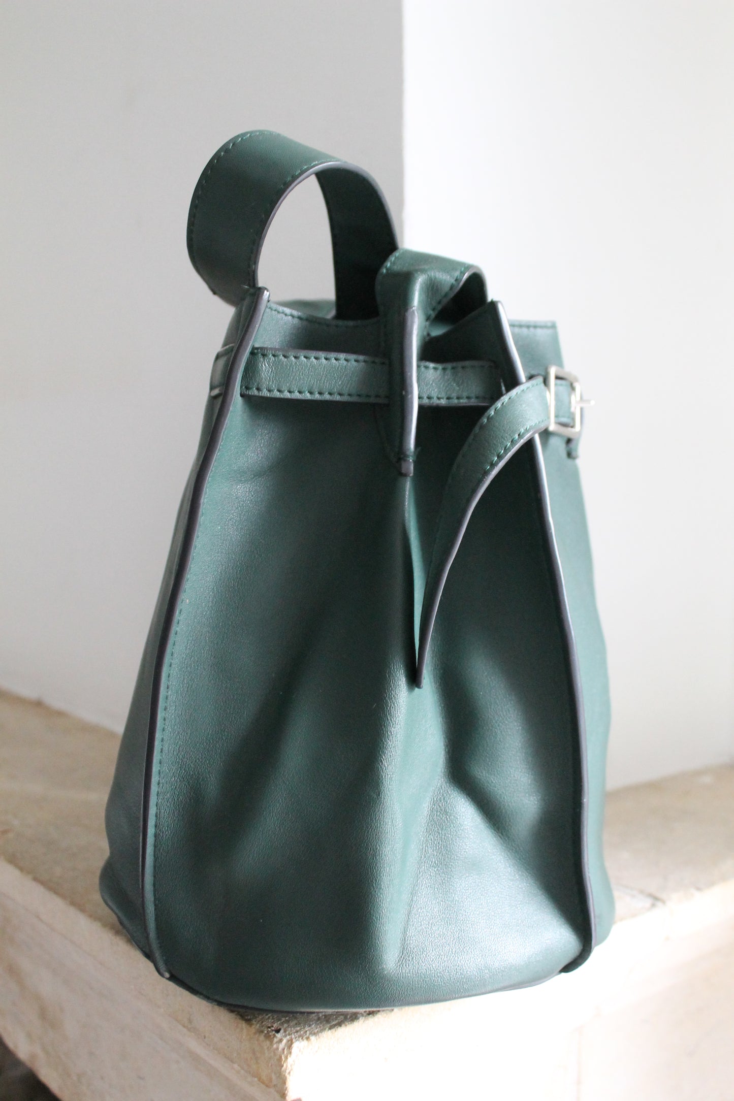 Céline sac seau modèle big bag en cuir vert