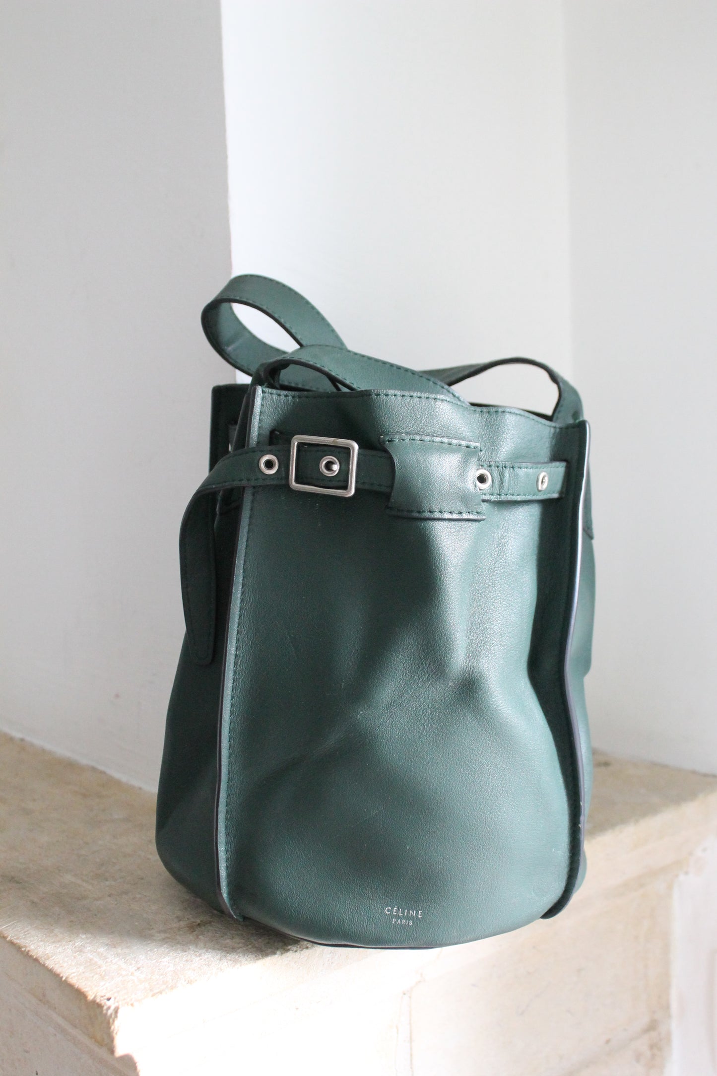 Céline sac seau modèle big bag en cuir vert