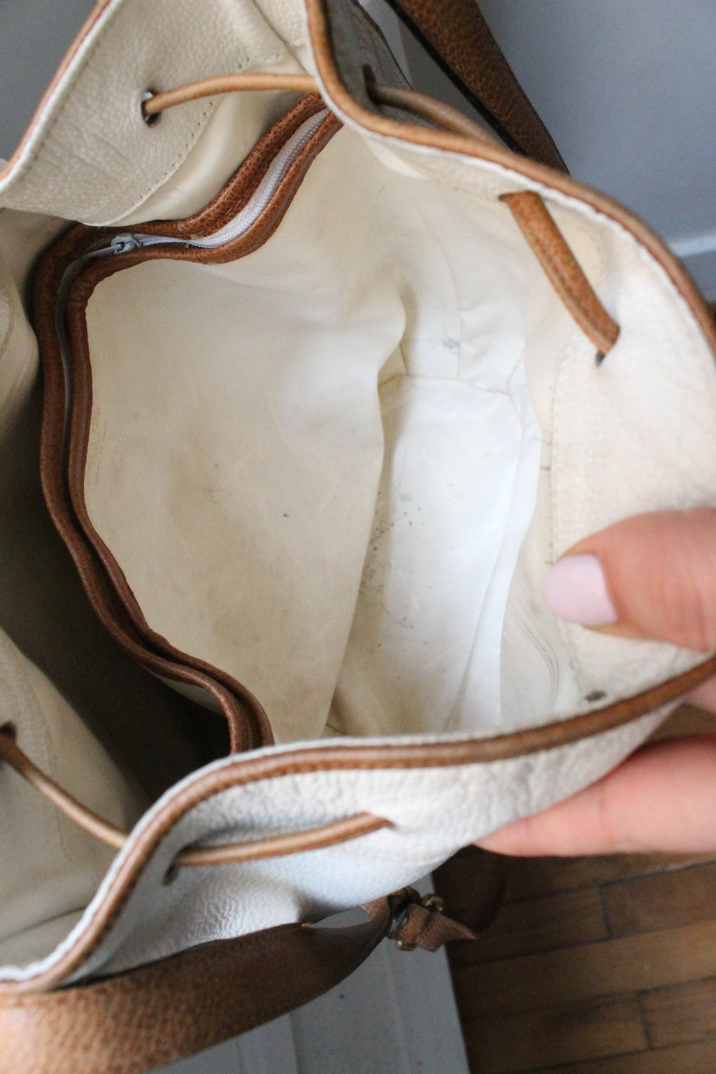 Sac à main Lancel modèle seau en cuir blanc et marron