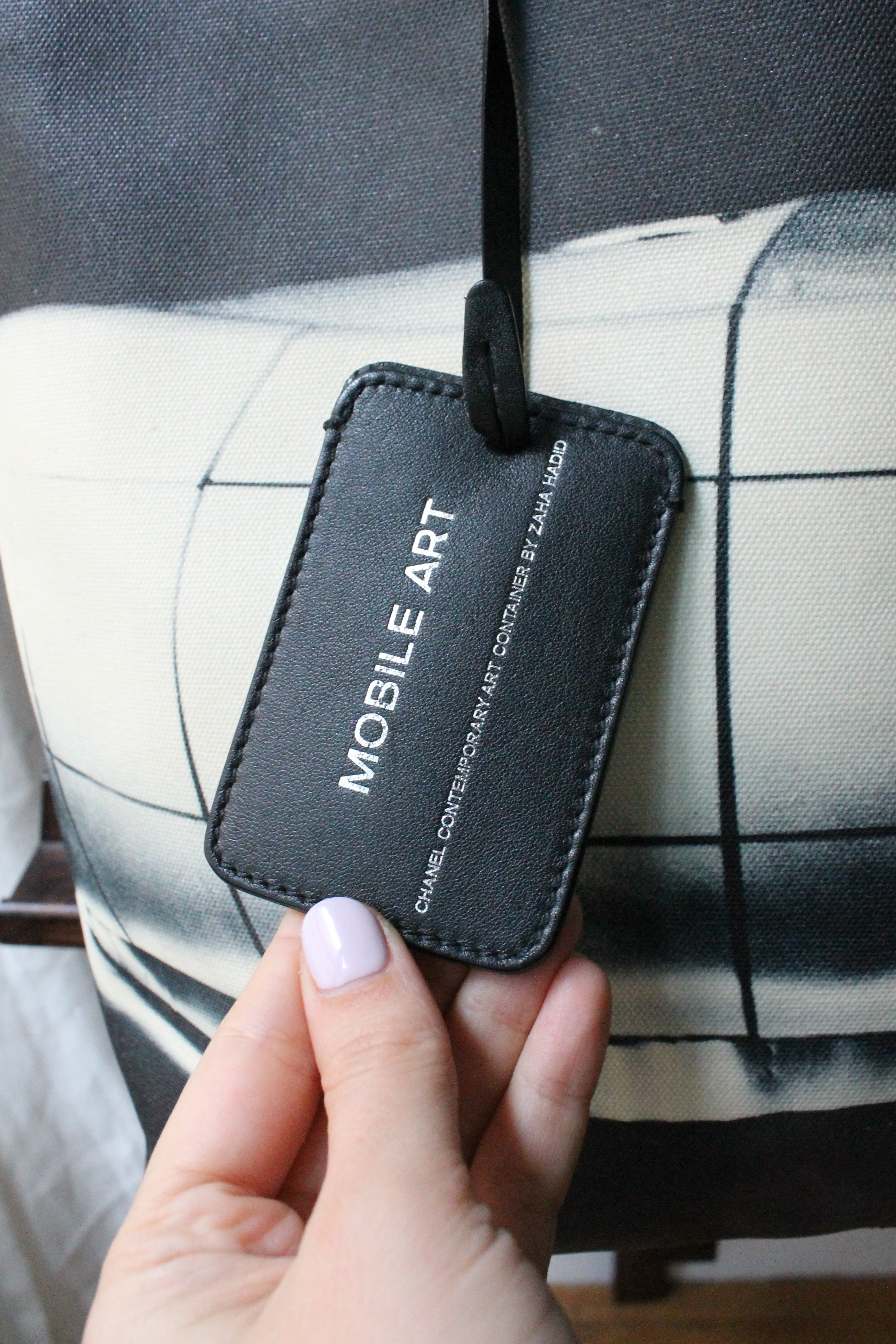 Chanel x Zaha Hadid sac “Mobile Art” en toile noire