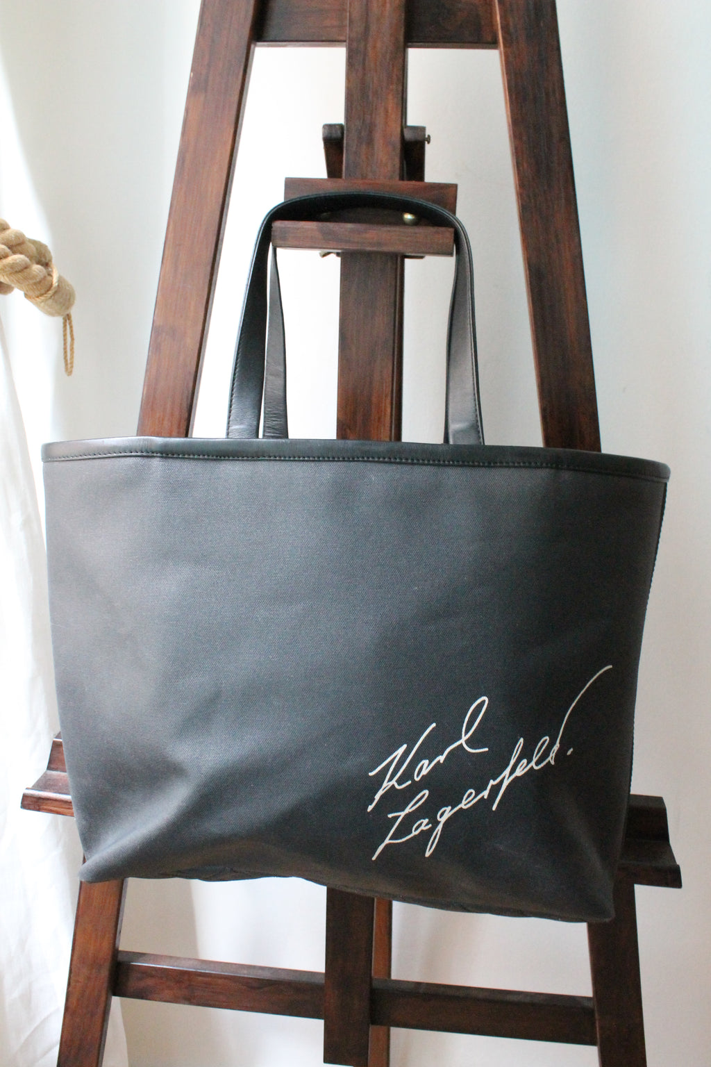 Chanel x Zaha Hadid sac “Mobile Art” en toile noire