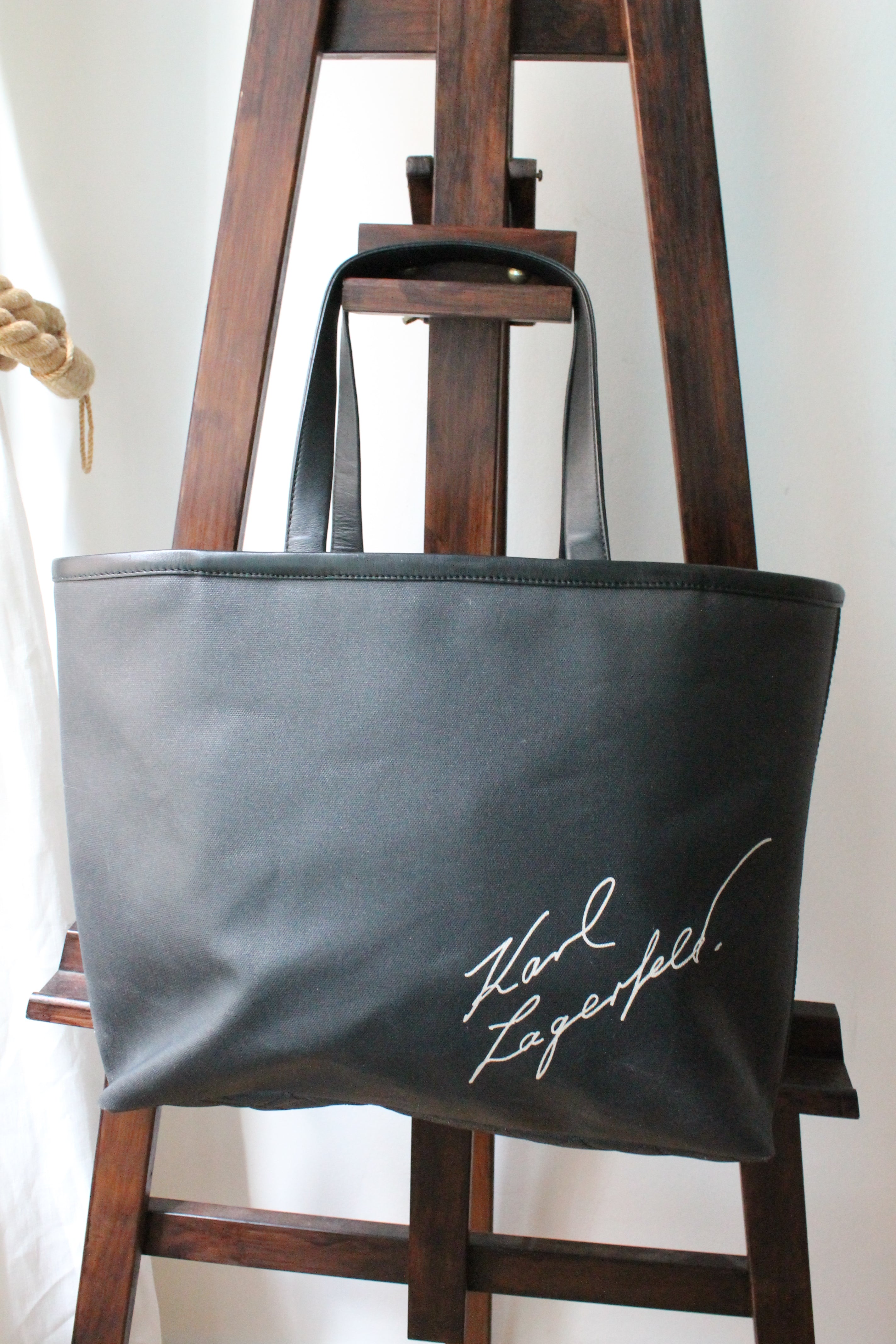 Chanel x Zaha Hadid sac “Mobile Art” en toile noire