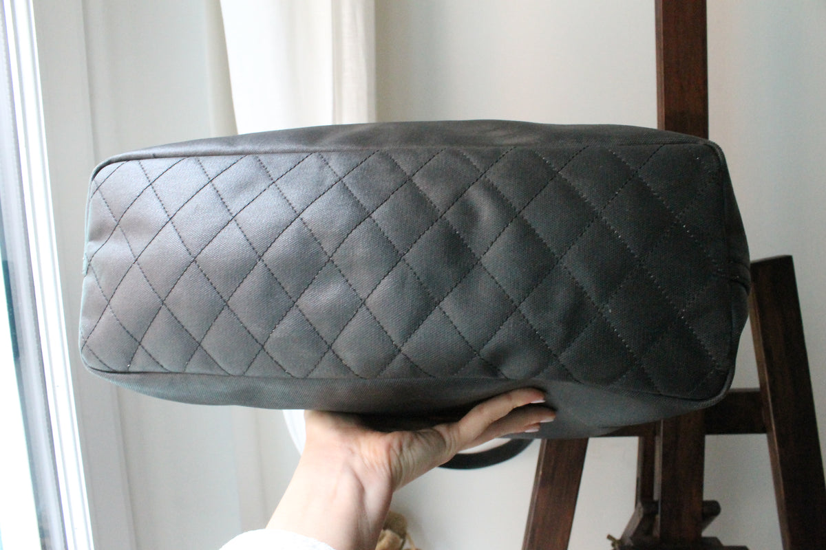 Chanel x Zaha Hadid sac “Mobile Art” en toile noire