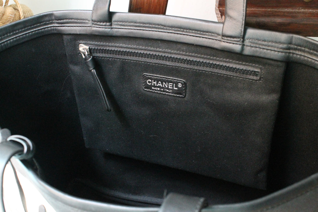 Chanel x Zaha Hadid sac “Mobile Art” en toile noire