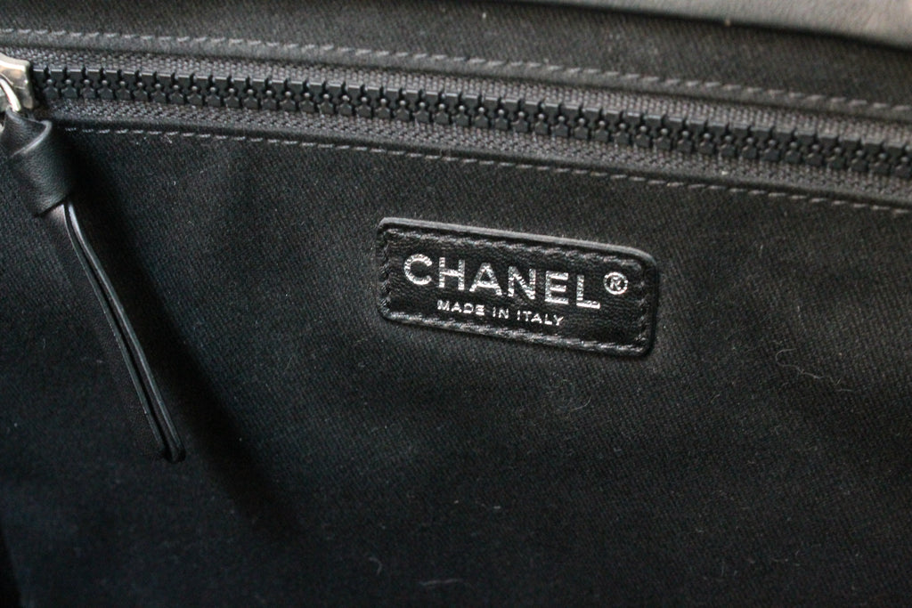 Chanel x Zaha Hadid sac “Mobile Art” en toile noire