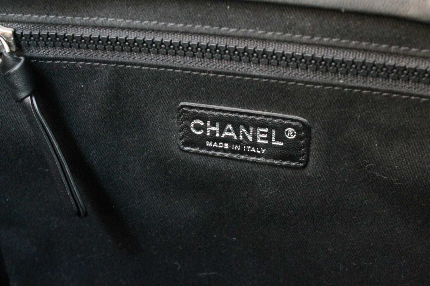 Chanel x Zaha Hadid sac “Mobile Art” en toile noire