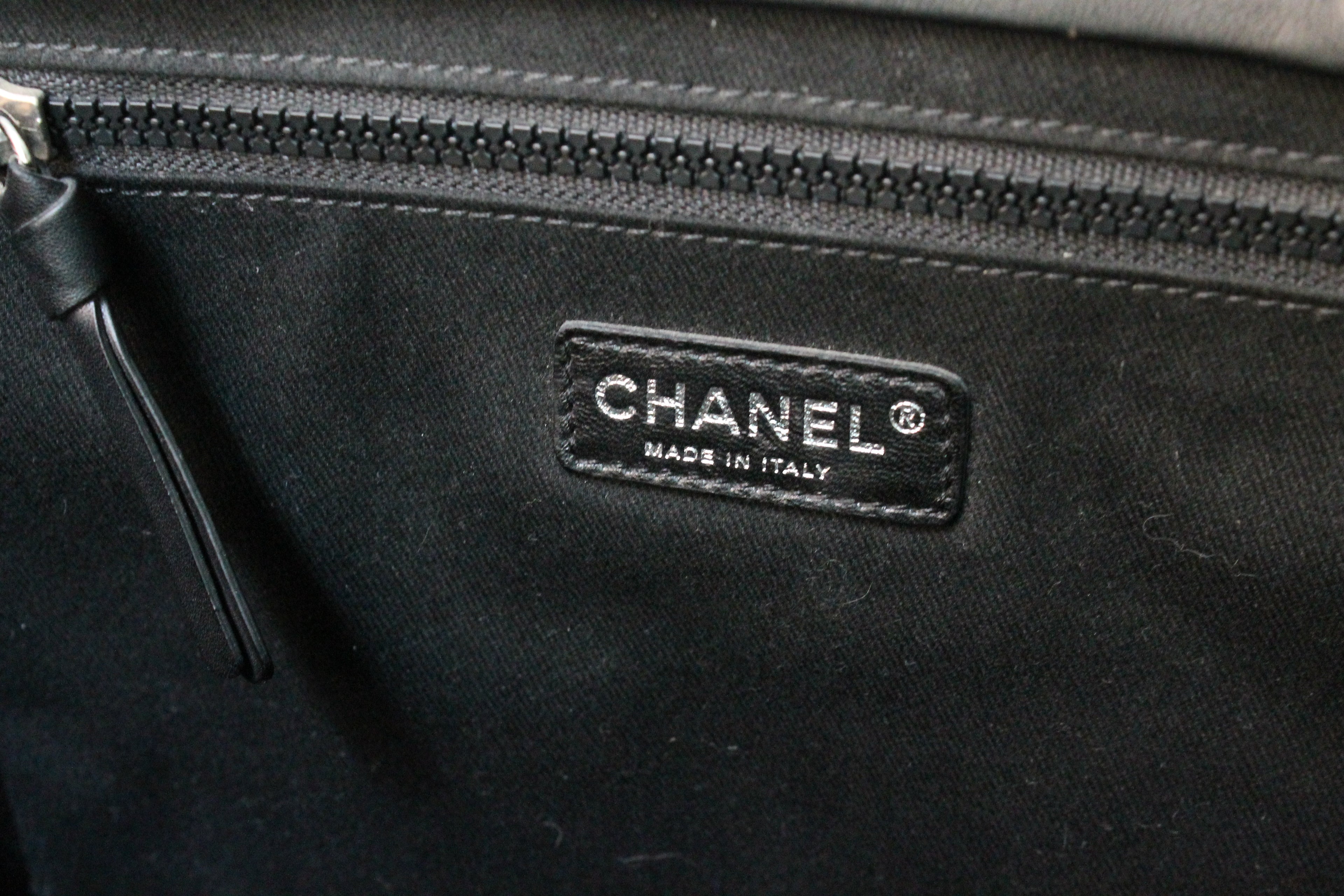 Chanel x Zaha Hadid sac “Mobile Art” en toile noire
