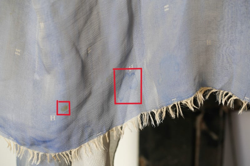 Étole Hermès en crêpe de soie double face monogrammée