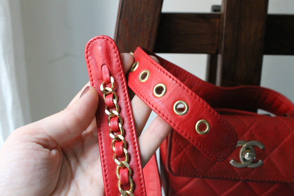 Chanel sac banane vintage en cuir rouge