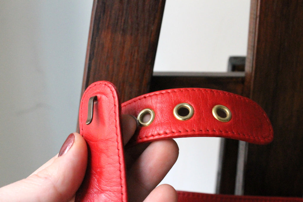 Chanel sac banane vintage en cuir rouge