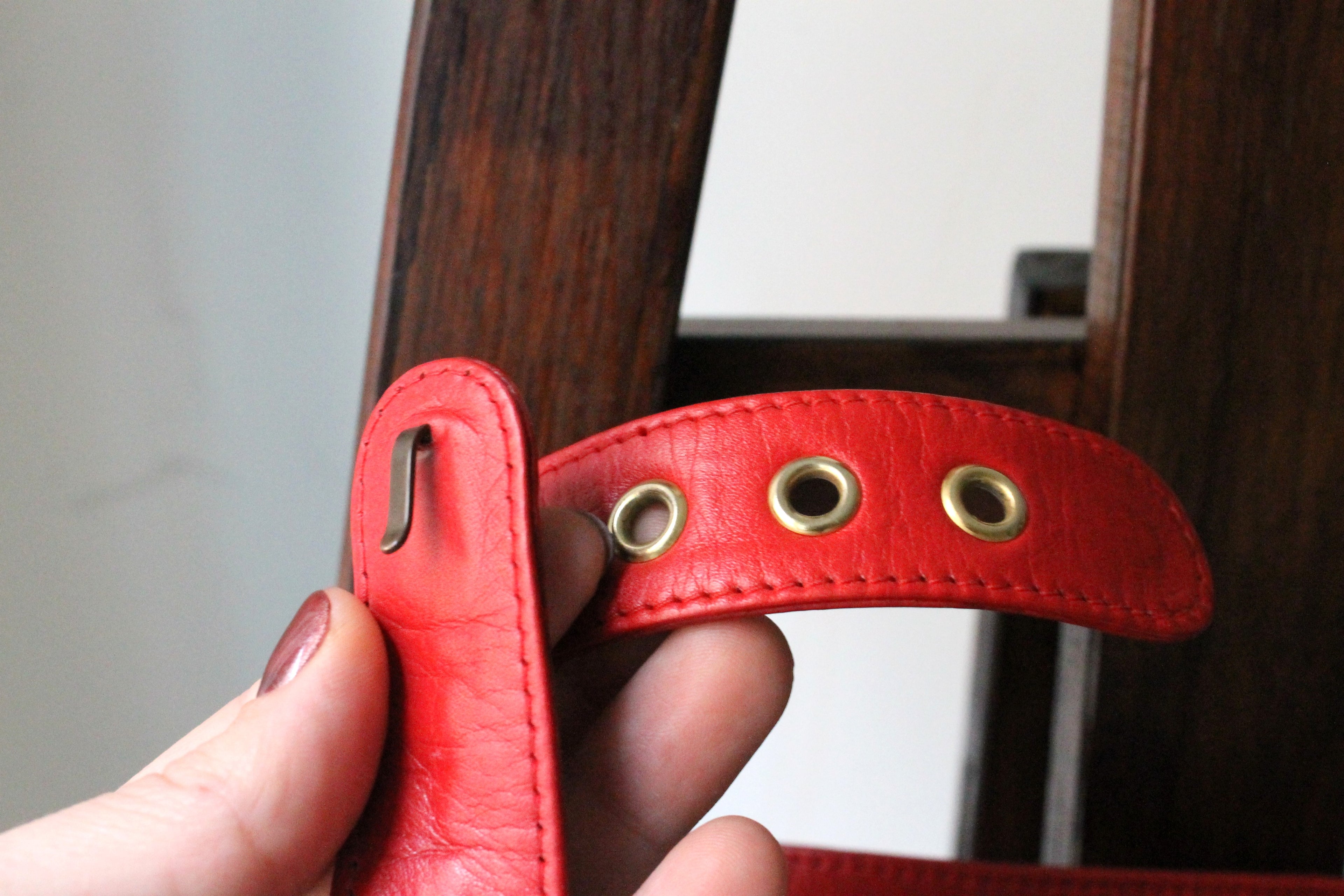 Chanel sac banane vintage en cuir rouge