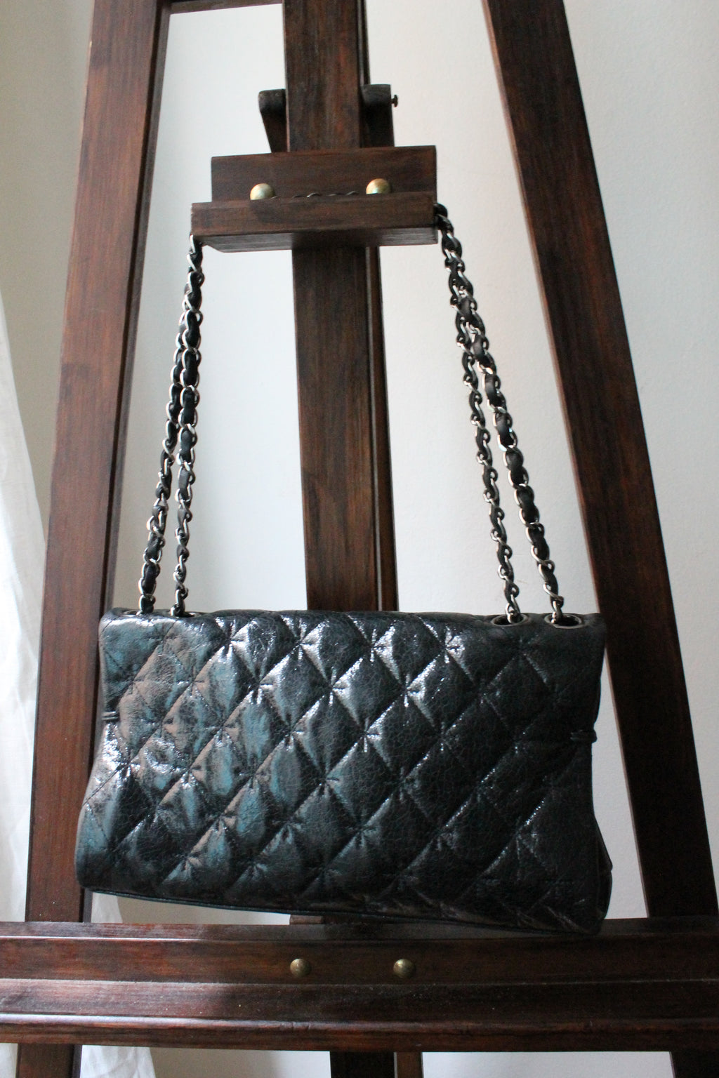 Chanel sac à main modèle 2.55 en cuir craquelé glacé