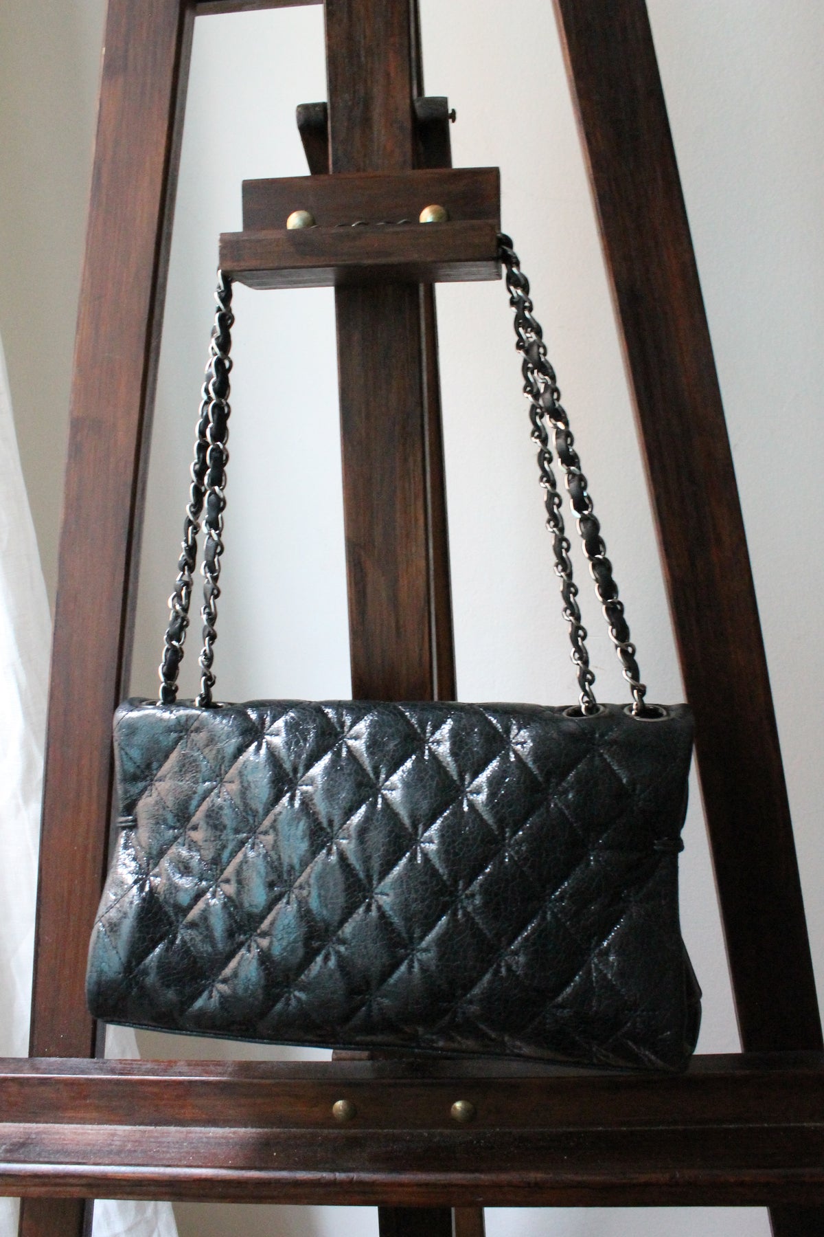 Chanel sac à main modèle 2.55 en cuir craquelé glacé